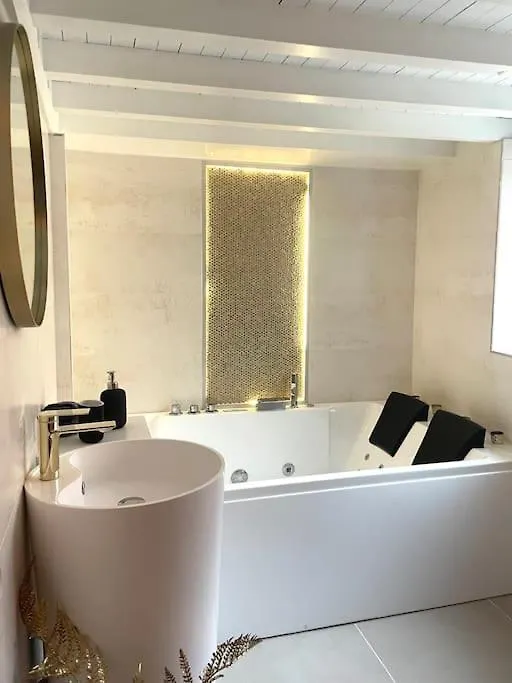 Logement De Charme Avec Balneo Apartment Lyon 0*,  France
